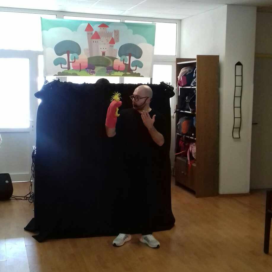 Κουκλοθέατρο παρακολούθησαν ενθουσιασμένα τα Γενναία Παιδιά του ΤΕΚΑΝ