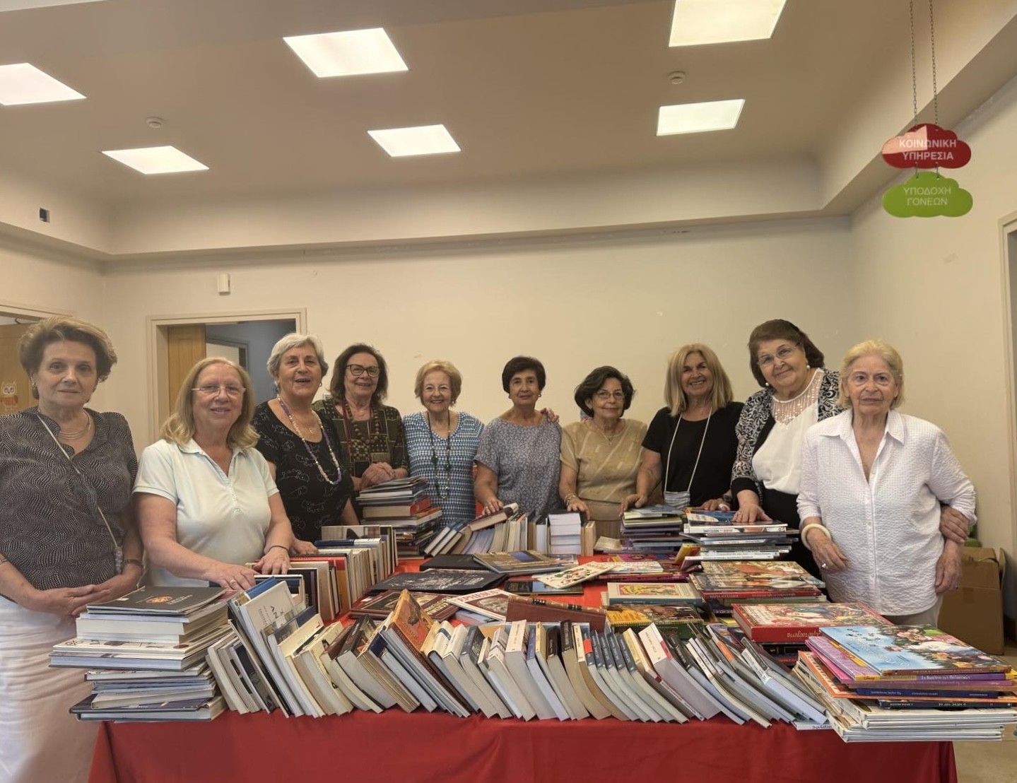 Οι Φίλες Εθελόντριες της ΕΛΕΠΑΠ δωρίζουν βιβλία στη Library 4 All