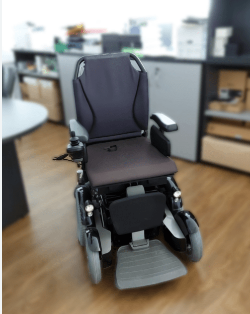 Intelli-WheelChair: Ευφυές ηλεκτρικό αναπηρικό αμαξίδιο κινούμενο αποκλειστικά από νοητικές και φωνητικές εντολές
